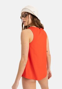 Roxy Top - rnn