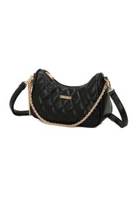 Borsa a spalla nera trapuntata in ecopelle, caratterizzata da un accento in catena dorata e una piccola placca con logo. Include una tracolla regolabile.