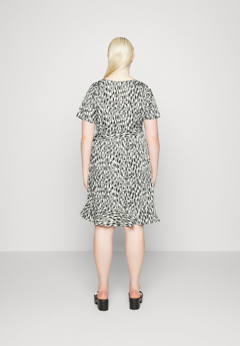 Damen Freizeitkleider | ONLY Carmakoma CARLIVIA WRAP KNEE DRESS Freizeitkleid balsam green/hellgrün - OX70735 Damen Freizeitkleider | ONLY Carmakoma CARLIVIA WRAP KNEE DRESS Freizeitkleid balsam green/hellgrün - OX70735