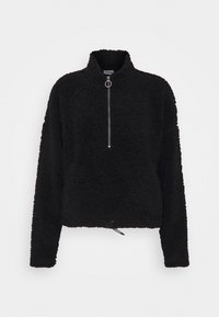 Zwarte fleece pullover met een hoge kraag, ritssluiting aan de voorkant en verstelbare trekkoord aan de onderkant. Heeft een zachte, textuurachtige oppervlakte.