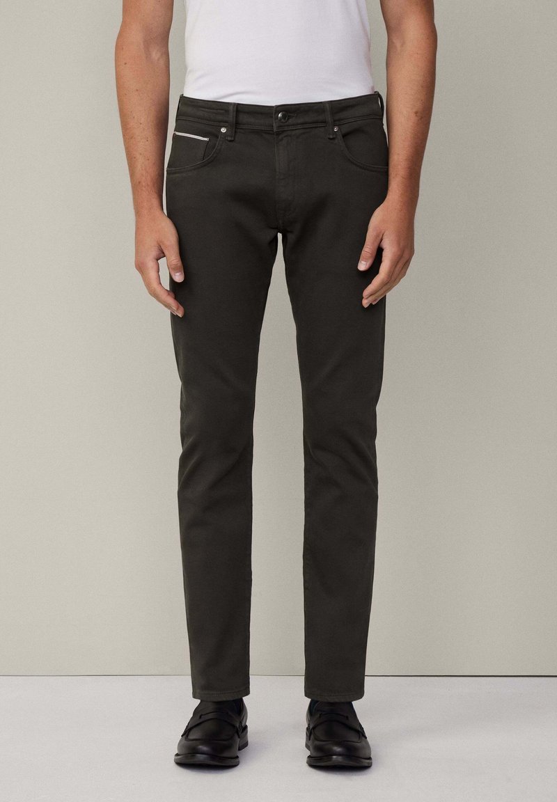 Hackett London MANCHESTER SAL - Jeans Slim Fit - hackett khaki green ...