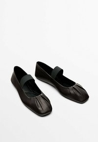 Massimo Dutti Baleriny z zapięciem