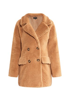 Tan faux fur frakke med dobbeltbrystet design, store revers og fire dekorative knapper. Har to forlommer. Blød tekstur.