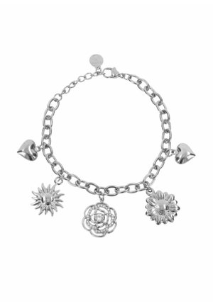 Bracciale in catena d'argento con cinque ciondoli: due cuori, un sole, una rosa e un girasole, tutti lucidi con dettagli lisci e testurizzati.