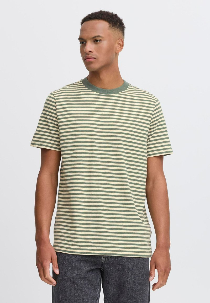 Blend - BHJELTE - T-shirts print - duck green, Forstør
