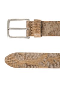 Beige leren riem met een textuurpatroon, zilveren metalen gesp, en meerdere verstelgaten langs de band.