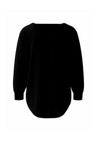 Schwarzer Pullover mit abgerundetem Saum, langen Ärmeln und lockerer Passform. Das Material scheint weich mit einer glatten Textur zu sein.