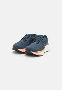 Saucony TRIUMPH 22 - Bėgimo batai plentui - dusk/peel