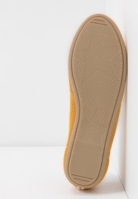 Marco Tozzi Slipper - saffron
