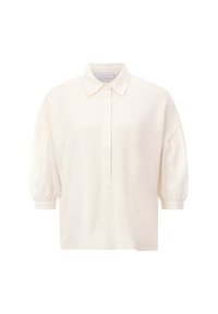 Cremfarbene Bluse mit halb gepufften Ärmeln, geknöpftem Kragen und lockerer Passform auf plain weißem Hintergrund.