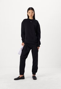Calvin Klein NANO LOGO  - Treniņtērpa apakšdaļas - black