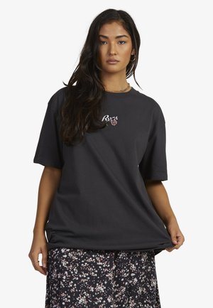 Black short-sleeve t-shirt made of cotton. Features a front embroidered logo and rose detail. Relaxed fit with a round neckline.