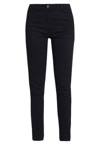 Pantaloni neri slim-fit realizzati in un tessuto morbido ed elasticizzato. Presentano una chiusura frontale con bottone, passanti per la cintura e cinque tasche senza motivi visibili.