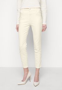 Lichtgele, getailleerde katoen broek met een gladde textuur, vijf-pocket ontwerp en een knoopsluiting bij de taille.