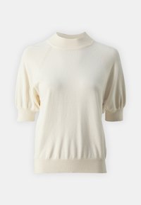 Kortermet kremfarget genser med høy hals. Mykt strikket stoff, ribbestrikkede mansjetter og kant, samt raglan-ermer gir struktur.