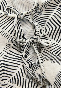Niet geselecteerd, black white