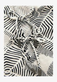 Non sélectionné, black white