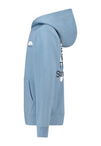 Sweatshirt à capuche bleu clair en tissu doux, avec une poche avant, des poignets côtelés et du texte imprimé en noir sur le côté.