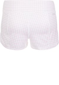 Bílé plavkové šortky s růžovým mřížkovým vzorem. Hladká textura s pohodlným pasem a sportovním designem, vhodné pro vodní aktivity.