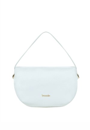 Piccola borsa a tracolla in pelle bianca con fondo curvo, tracolla singola e logo "broccolini" in tonalità oro sul davanti al centro.