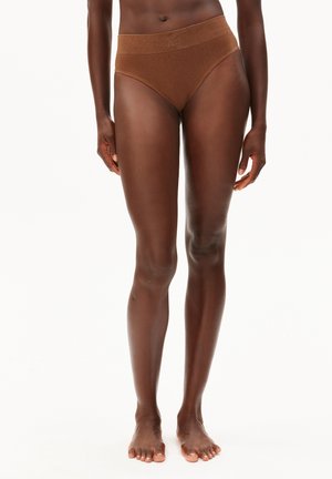 Bruine bikinislip met hoge taille, gemaakt van zachte, getextureerde stof, met een brede elastische tailleband en standaard uitgesneden pijpen.