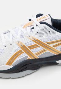 ASICS POWERBREAK FF - Håndboldsko - white/rich gold