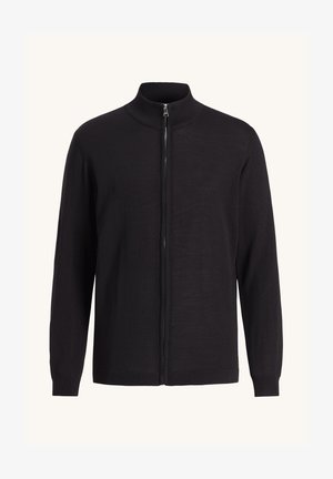 Maglione nero con zip e colletto alto, polsini a coste e una morbida trama a maglia. Presenta una zip a tutta lunghezza sul davanti.