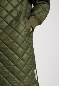 Marc O'Polo Bomberjacka - olive