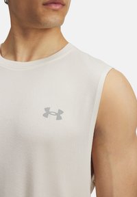 Under Armour TRAIL RUN LAUNCH - Top - stone
