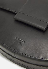 Still Nordic STILLAPRIL NOVUS CROSSBODY - Borsa a tracolla - black