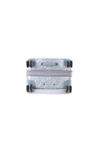 Valise rigide bleu clair avec un design de surface en relief. Comprend quatre roues noires, une poignée supérieure et une fermeture éclair.