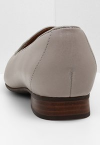 Clarks UN BLUSH EASE - Slip-ons - beige