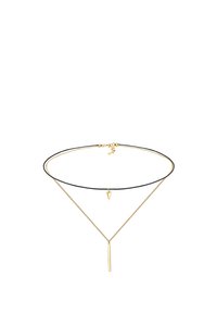 Gouden ketting met een dunne zwarte koord, met twee hangerontwerpen: een puntige driehoek en een verticale staaf, beide minimalistisch.