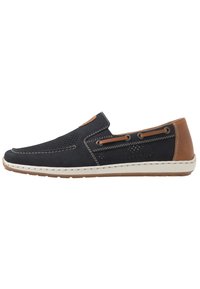 Scarpe slip-on navy con design perforato e dettagli in pelle marrone. Presentano cuciture bianche e suola in gomma per aderenza e durata.