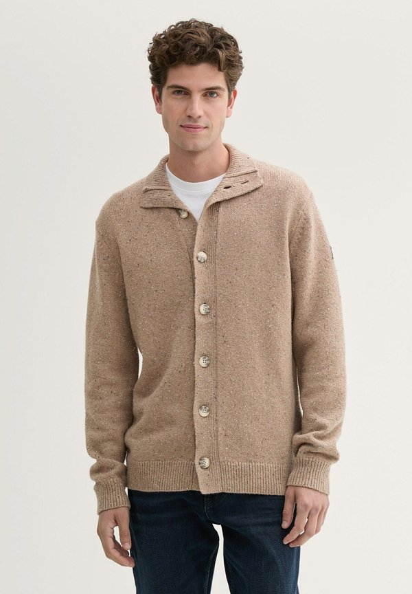 MIT KNOPFLEISTE - Strickjacke