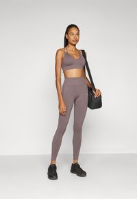 ICANIWILL DEFINE SEAMLESS POCKET - Tajice - dusty brown