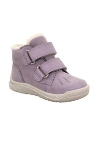 Fioletowe zamszowe botki za kostkę z miękkim białym futerkiem, podwójnymi paskami na rzep, zaokrąglonym noskiem i gumową podeszwą z okrągłymi wzorami na bieżniku.