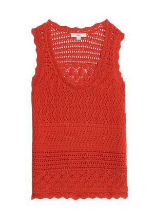 Rotes, gehäkeltes Tanktop mit Rundhalsausschnitt, das Zickzack- und Gittermuster, gewellte Säume und ärmelloses Design aufweist.