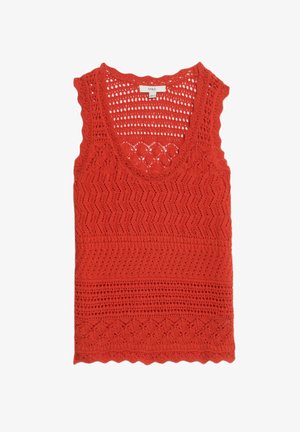 Rotes, gehäkeltes Tanktop mit Rundhalsausschnitt, das Zickzack- und Gittermuster, gewellte Säume und ärmelloses Design aufweist.