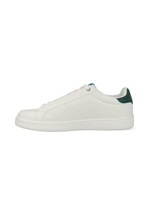 Weißer Low-Top-Sneaker mit grünem Fersenlasche, Schnürung vorne und flacher Sohle, von der Außenseite auf weißem Hintergrund gezeigt.