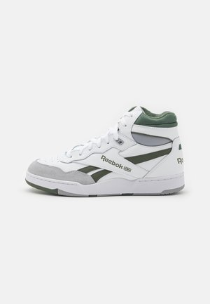 Trainers - white