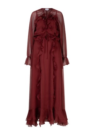 Bordeauxrode maxi-jurk van lichtgewicht stof, met ruches, lange doorschijnende mouwen en een uitlopende zoom met zachte ruches.