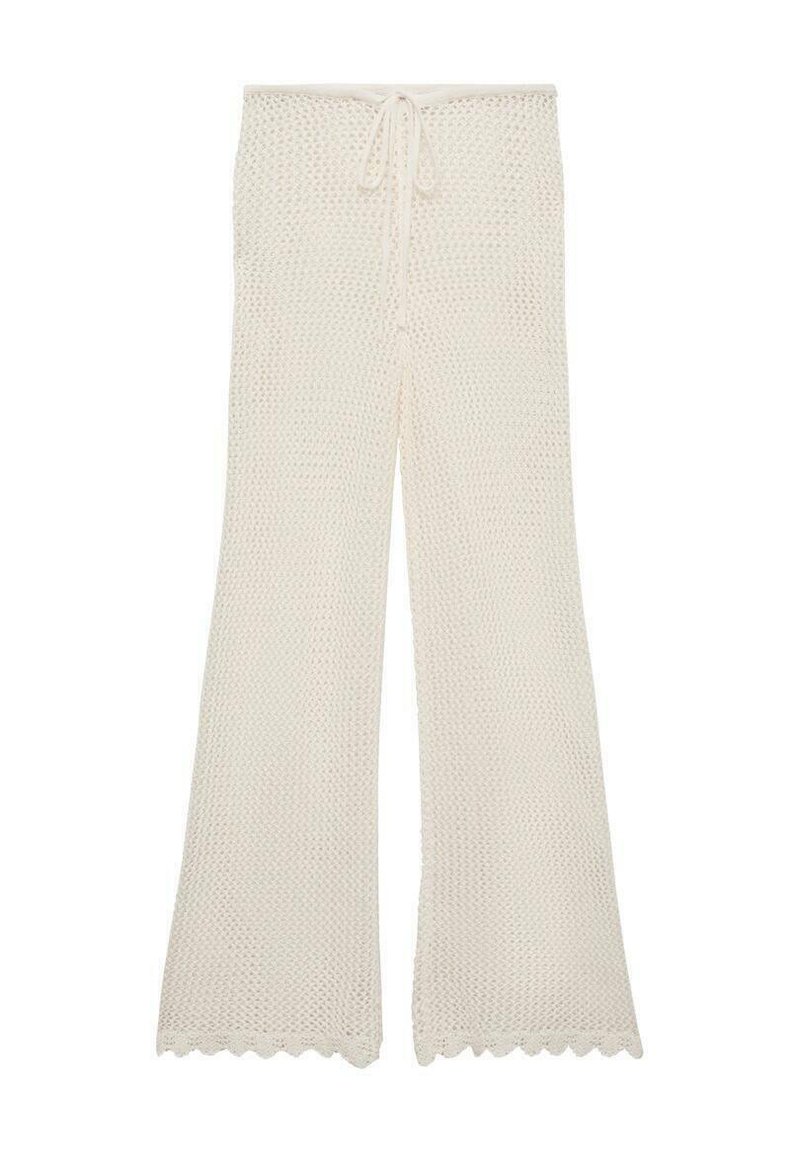 Pantalons tricotés crémeux avec une taille à cordon, design à jambes évasées et détails à ourlet festonné, fabriqués à partir d'un tissu léger et respirant.