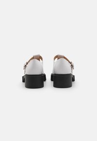 COACH LIV MARY JANE - Apavi ar platformu un papēžiem - optic white