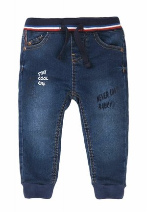 Spodnie dresowe dla malucha w ciemnoniebieskim kolorze z denimu, z elastycznym pasem, sznurkiem do regulacji, ściągaczami przy nogawkach oraz nadrukowanym tekstem "STAY COOL RAD" i "NEVER LOOK BACK".