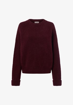 Ciemnoczerwony, miękki sweter dziany, z długimi rękawami oraz ściągaczami na mankietach, dole i przy okrągłym dekolcie, na białym tle.