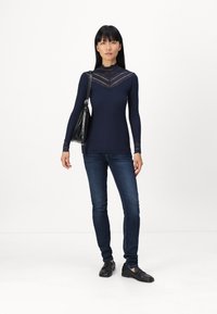 Rosemunde Topper langermet - navy