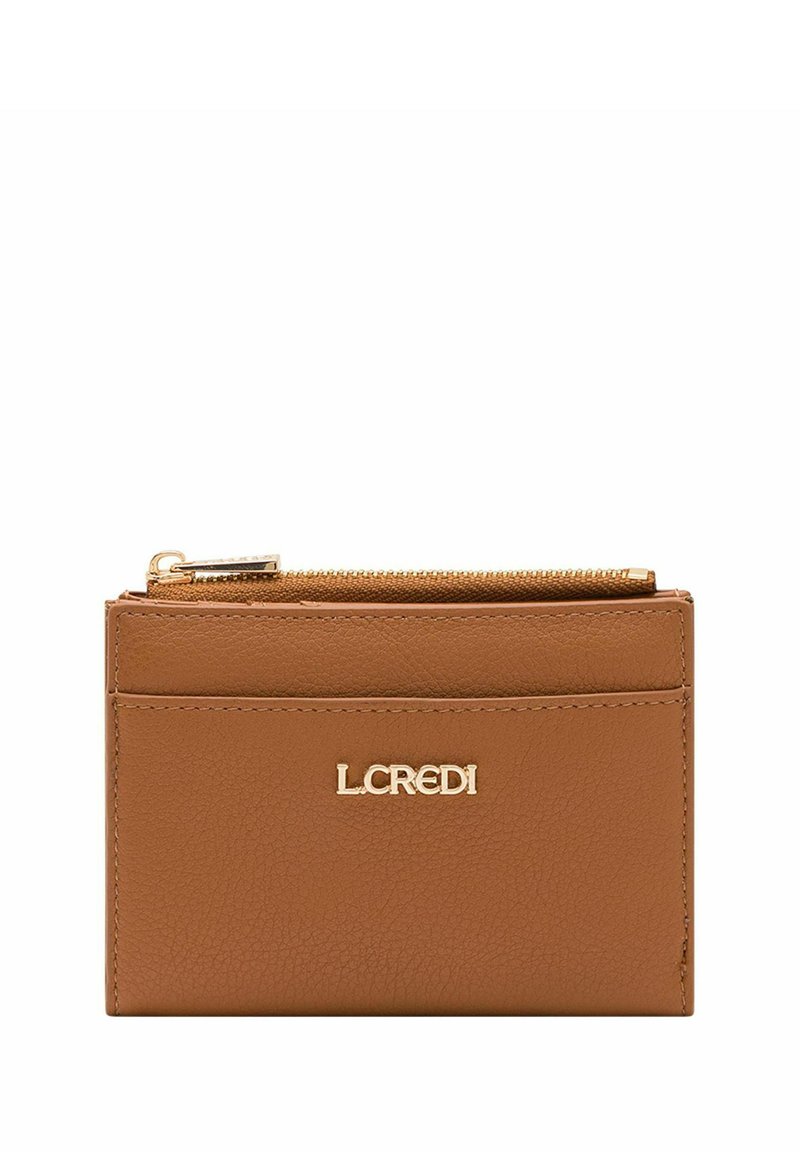 Braune Lederbörse mit strukturiertem Finish, goldener Reißverschluss und geprägtem LCREDIT-Logo auf der Vorderseite. Kompakte, rechteckige Form.