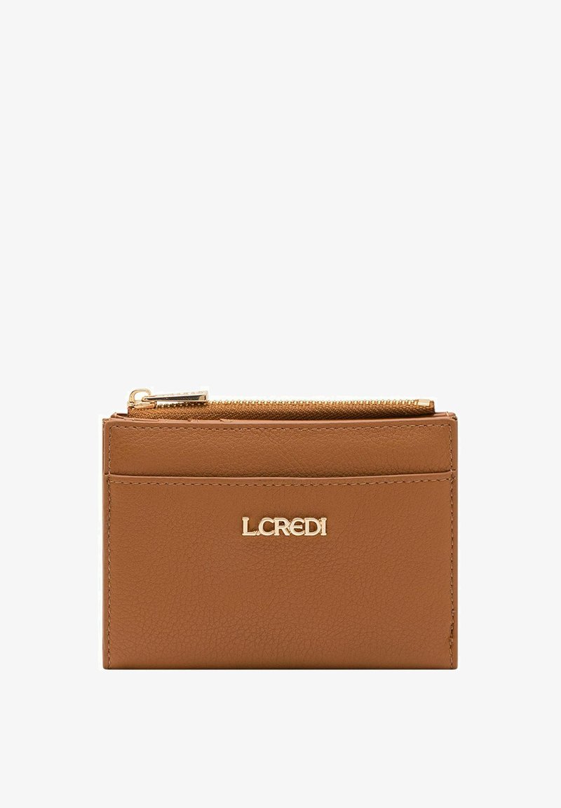 Braune Lederbörse mit strukturiertem Finish, goldener Reißverschluss und geprägtem LCREDIT-Logo auf der Vorderseite. Kompakte, rechteckige Form.