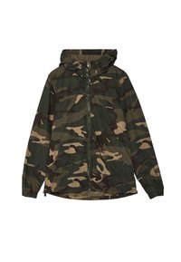 Giacca camouflage nei toni del verde e del marrone, realizzata in tessuto leggero, dotata di cappuccio, chiusura con zip e polsini elasticizzati.